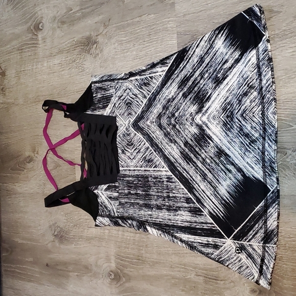 Lululemon Hot To Street Tank sz 4 - Picture 2 of 5